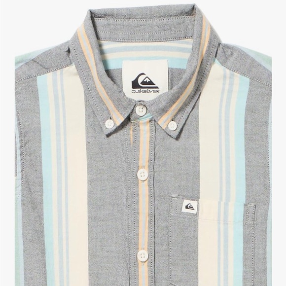 Quiksilver' Apero Classic Short Sleeve Woven Button Down Shirt Size L 14T - Picture 2 of 4